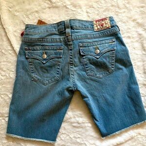 NEW woman’s True Religion Natalie Knee Length shorts size 31
